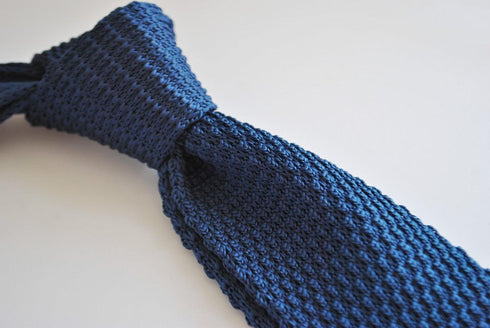 navy blue skinny knitted tie with white tip